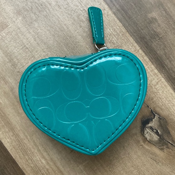 [Coach] Patent Leather Embossed Heart Shape Jewelry Box Organizer - Picture 4 of 9